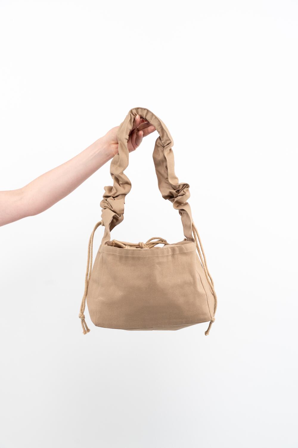 Ruffle shopper - lysebrun